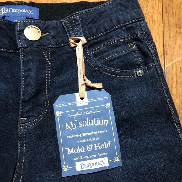 Democracy New “Ab"solution Indigo Bermuda Short 2P - Picture 9 of 15